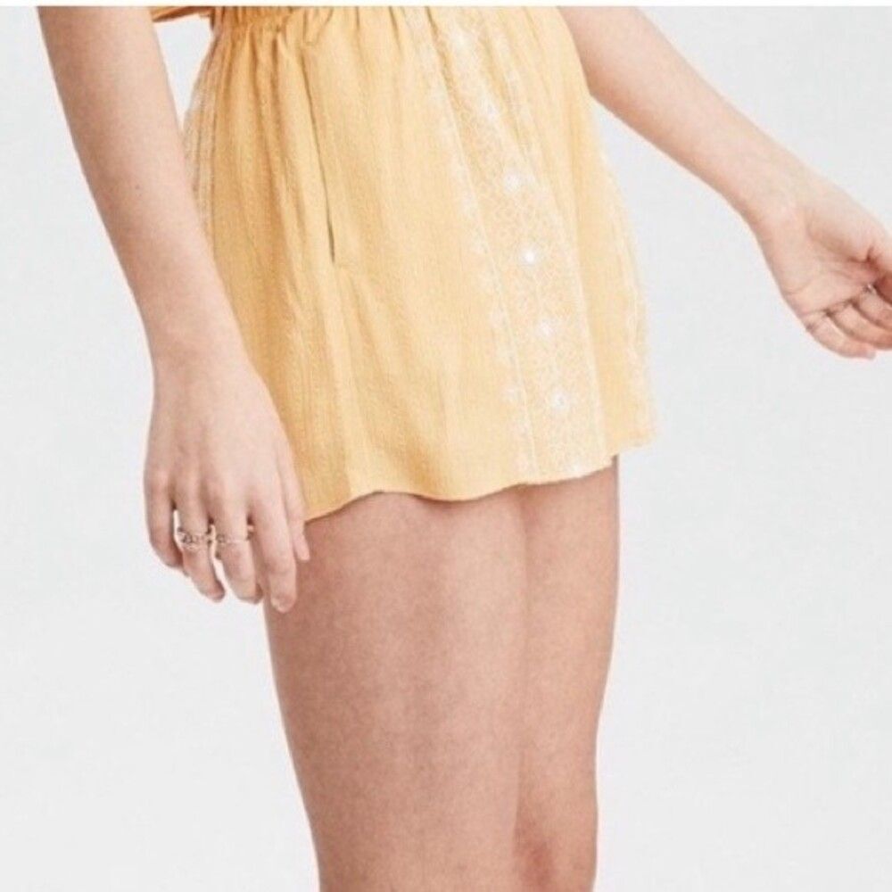NWT American Eagle embellished shorts Large